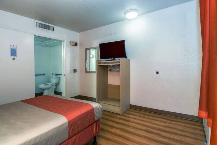 Room 21 of 54