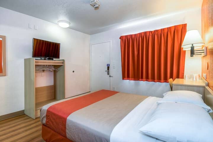 Room 20 of 54