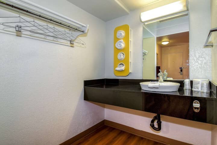 Room 32 of 54