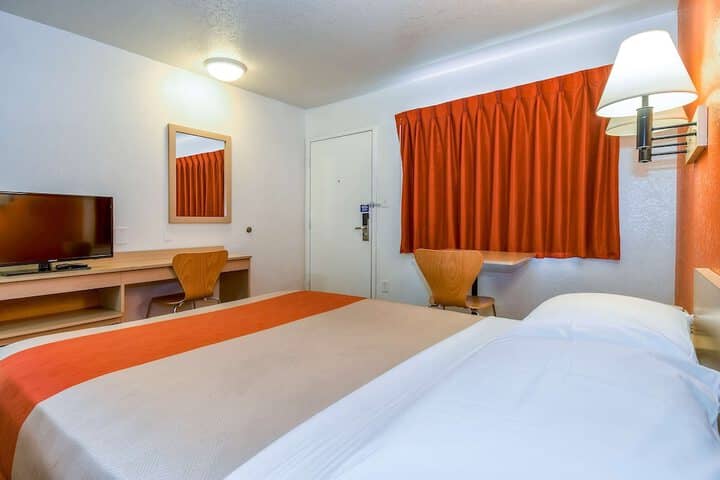 Room 23 of 54